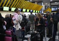 Veja o que fazer em caso de voos atrasados ou cancelados durante alta temporada