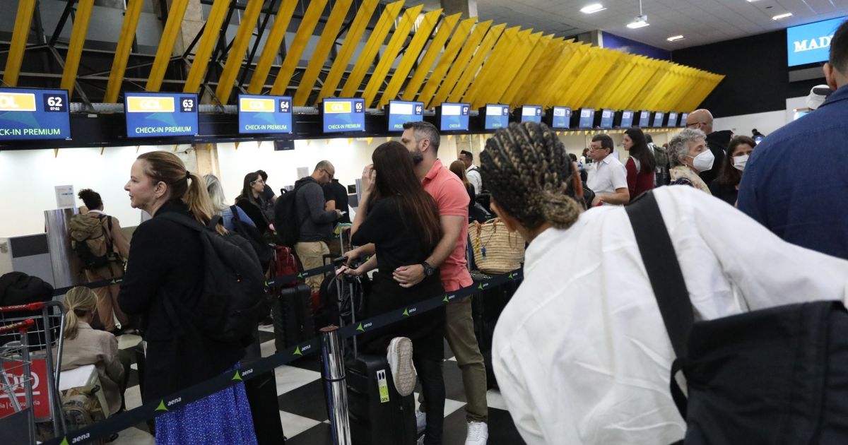 Pane em aeroportos paulistas atrasou 135 voos e outros 15 foram cancelados
