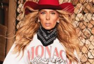 Adriane Galisteu usa camiseta em homenagem a Ayrton Senna: "Melhor companhia"