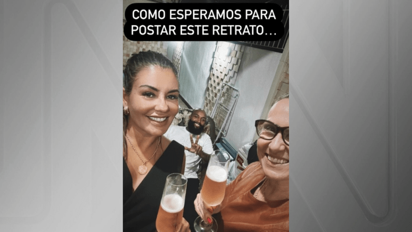 Advogadas posam com Nego Di, momentos após ele ser solto • Reprodução