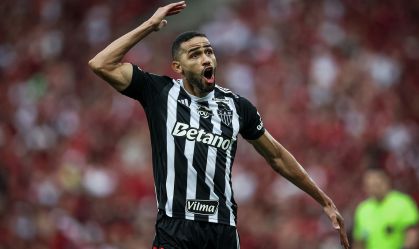 Alan Kardec celebra gol pelo Atlético-MG