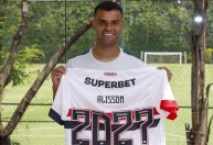 São Paulo: Alisson volta a ser relacionado e renova contrato até 2027