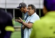 América-MG não renova com volante e clube paulista se aproxima de acerto