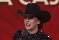 Grammy Latino: Ana Castela chora ao receber prêmio 2 dias antes de fazer 21 anos