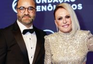 Ana Maria Braga posa com o namorado em cliques raros para leilão beneficente