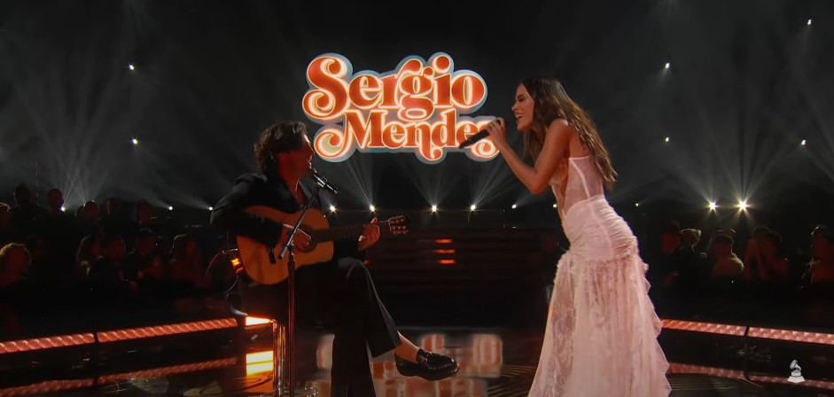 Anitta e Tiago Iorc fazem homenagem a Sergio Mendes