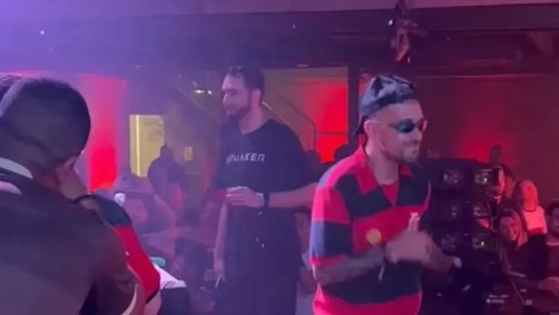 Arrascaeta mostra gingado para celebrar título do Flamengo