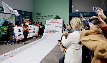Negociações da COP29 envolvem meta de US$1 trilhão em ajuda para países pobres