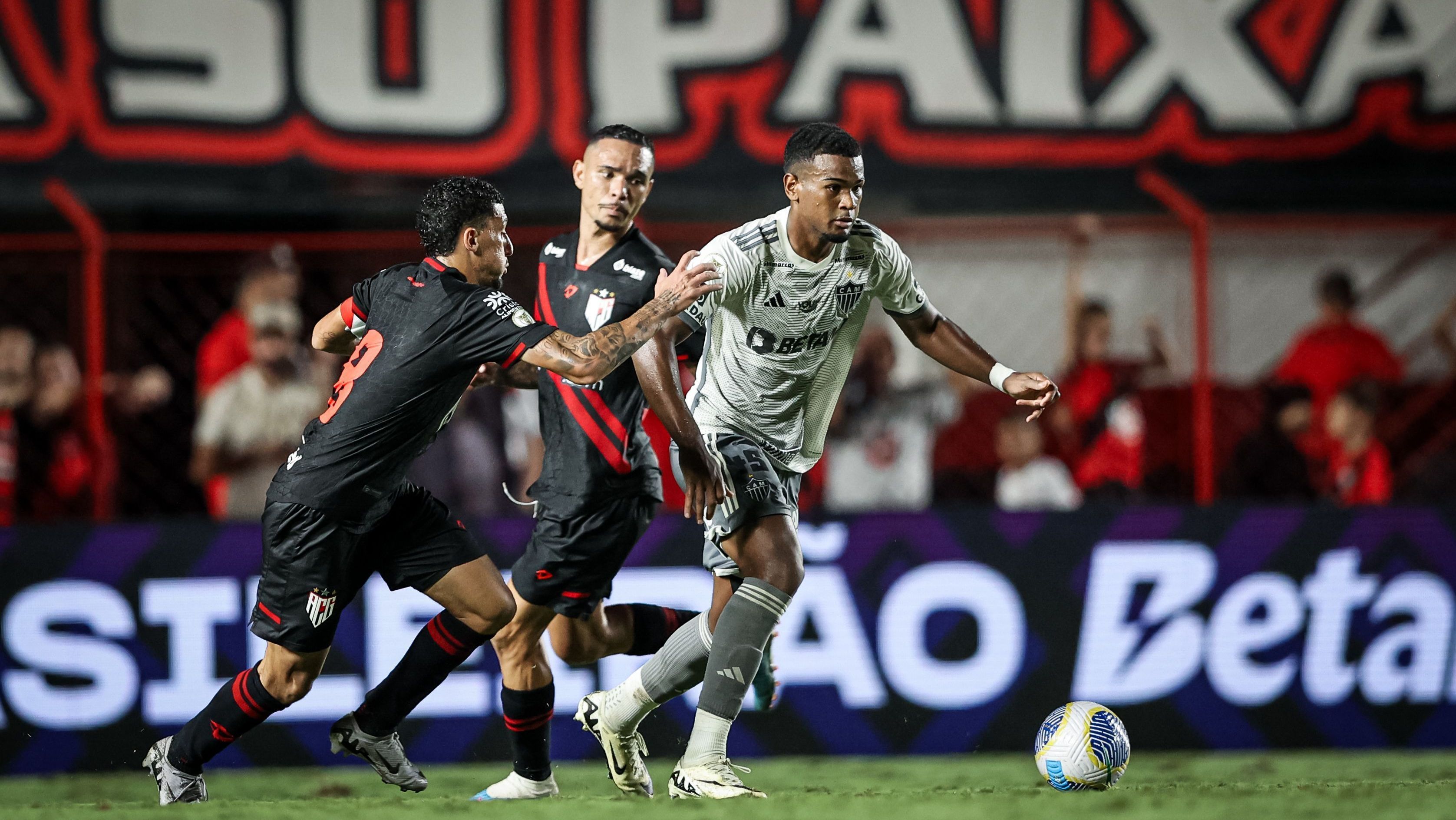 Galo tomou gol na reta final do confronto