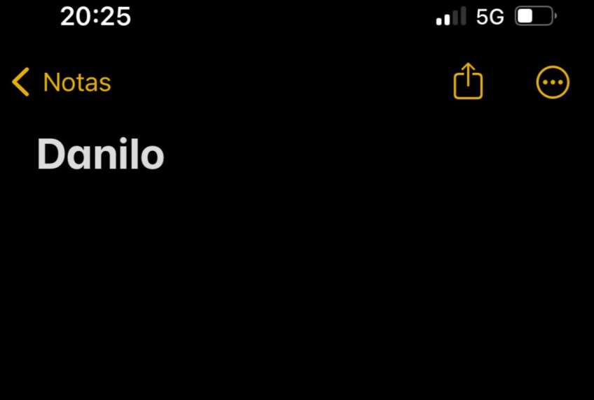 Autógrado de Danilo no celular de fã • Reprodução / X