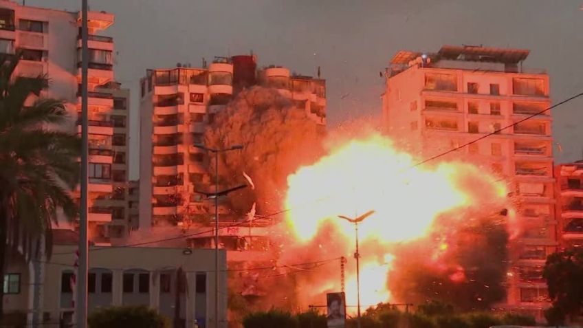 Momento em que prédio é atingido por bombardeio israelense em Beirute. • REUTERS