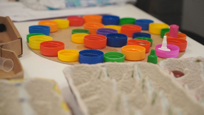 Brinquedos usados em escola em São Paulo são feitos de material reciclado. • CNN
