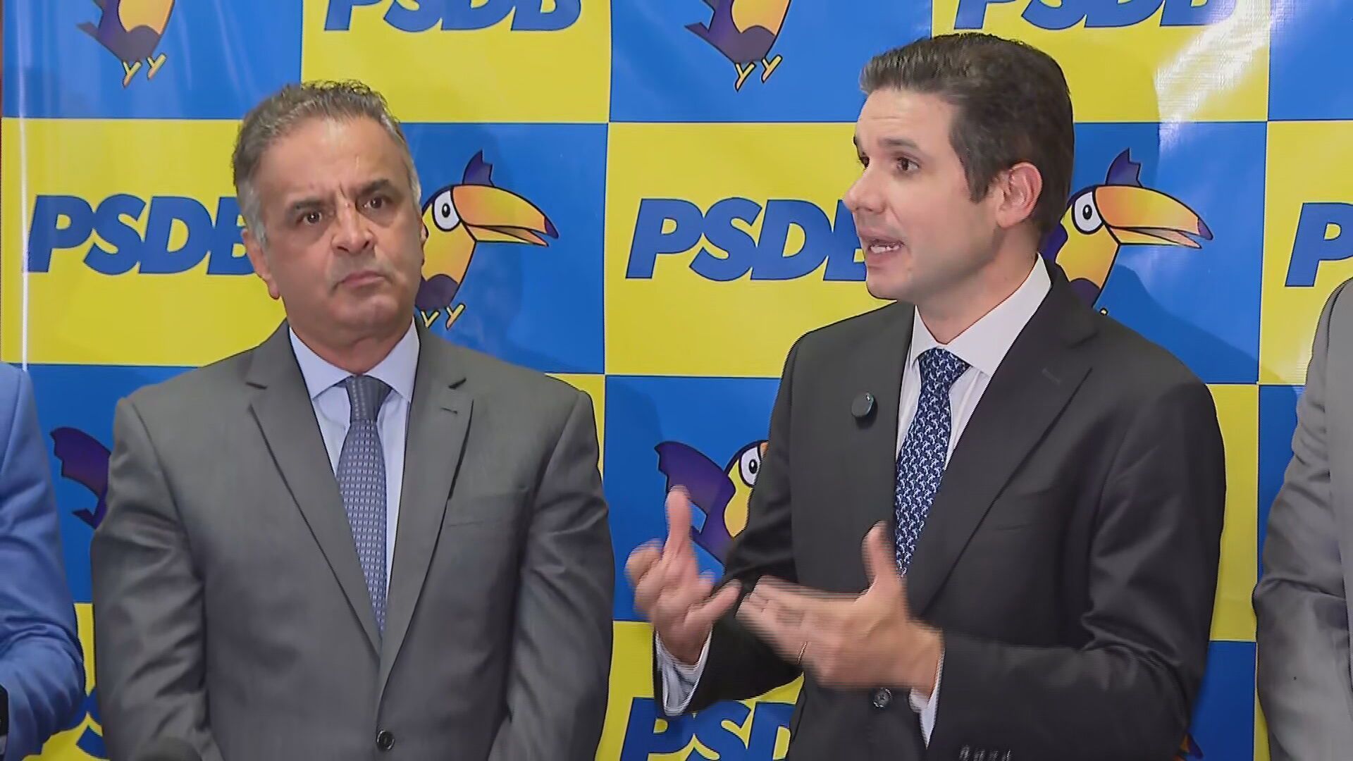 Aécio (à esquerda) e Motta no anúncio do apoio do PSDB à candidatura do deputado do Republicanos para presidente da Câmara