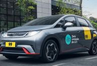 Conheça os carros eletrificados mais usados na 99 e na Uber no último ano