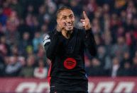 Com gol de Raphinha, Barcelona goleia Estrela Vermelha na Champions League