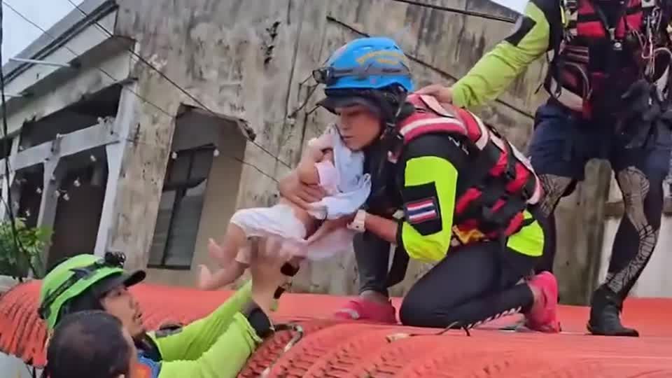 Baby stranded by flooding rescued in southern Thailand