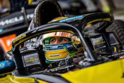 Bortoleto dirige carro da MC Laren