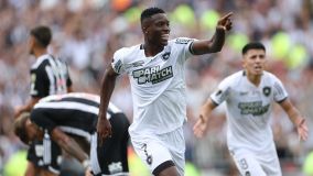 Luiz Henrique comemora gol do Botafogo contra o Atlético-MG pela final da Libertadores