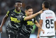 Botafogo vence Vasco e abre distância do Palmeiras na briga pelo título