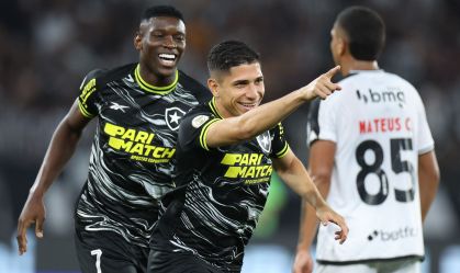 Botafogo e Vasco duelaram no Nilton Santos pela 32ª rodada do Brasileirão