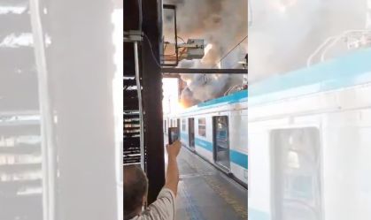 Trem tem curto-circuito e pega fogo em estação de São Paulo