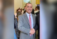 Delegado investigado por fraudes é acusado de apoiar famoso bicheiro do RJ