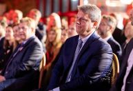 Tarcísio faz gesto a presidente do PP após críticas públicas