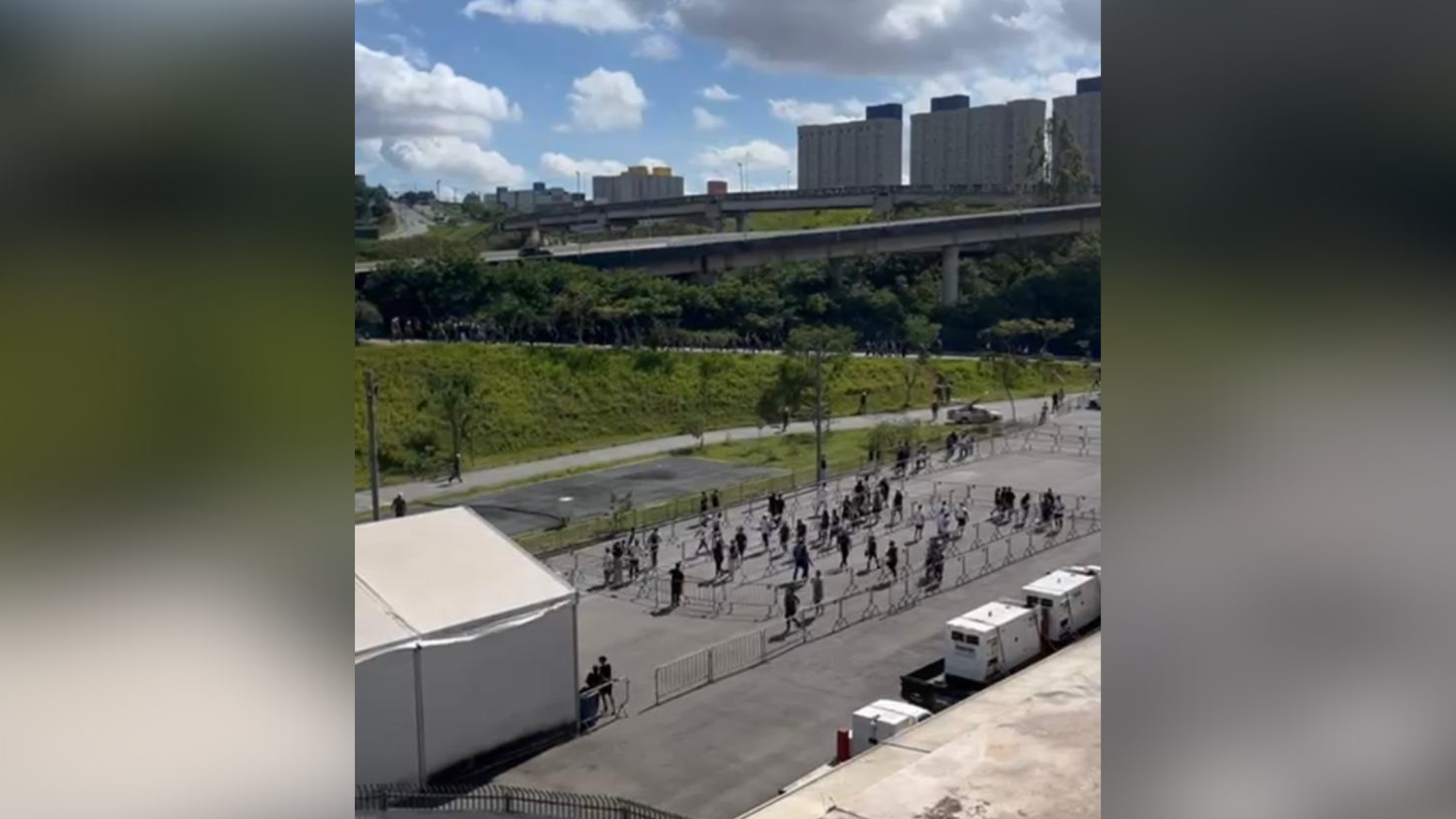 Vídeo: Corintianos são detidos na Neoquímica arena após entrar em confronto com a PM