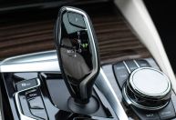 Seu automático dá tranco ao sair do P? Entenda como parar carro do jeito certo