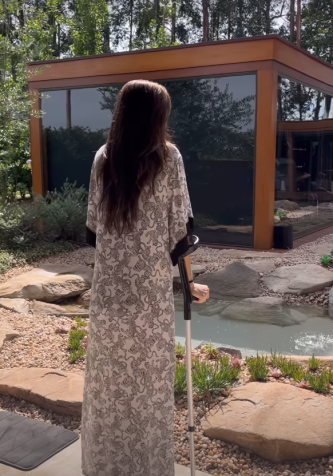 Apresentadora em sua mansão onde vive com o marido e filhas • Instagram/Vera Viel