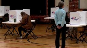Eleições nos EUA: local de votação na Virgínia