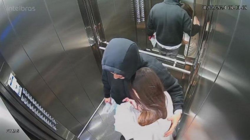 Às 6h13, cerca de 25 minutos após o crime contra seu irmão, Marcelly abraça e encosta a cabeça no peito de Mario, que teria dado as facadas em Igor • Reprodução