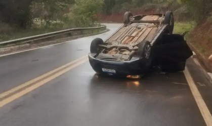 Carro de Leandro Ferreira após o acidente