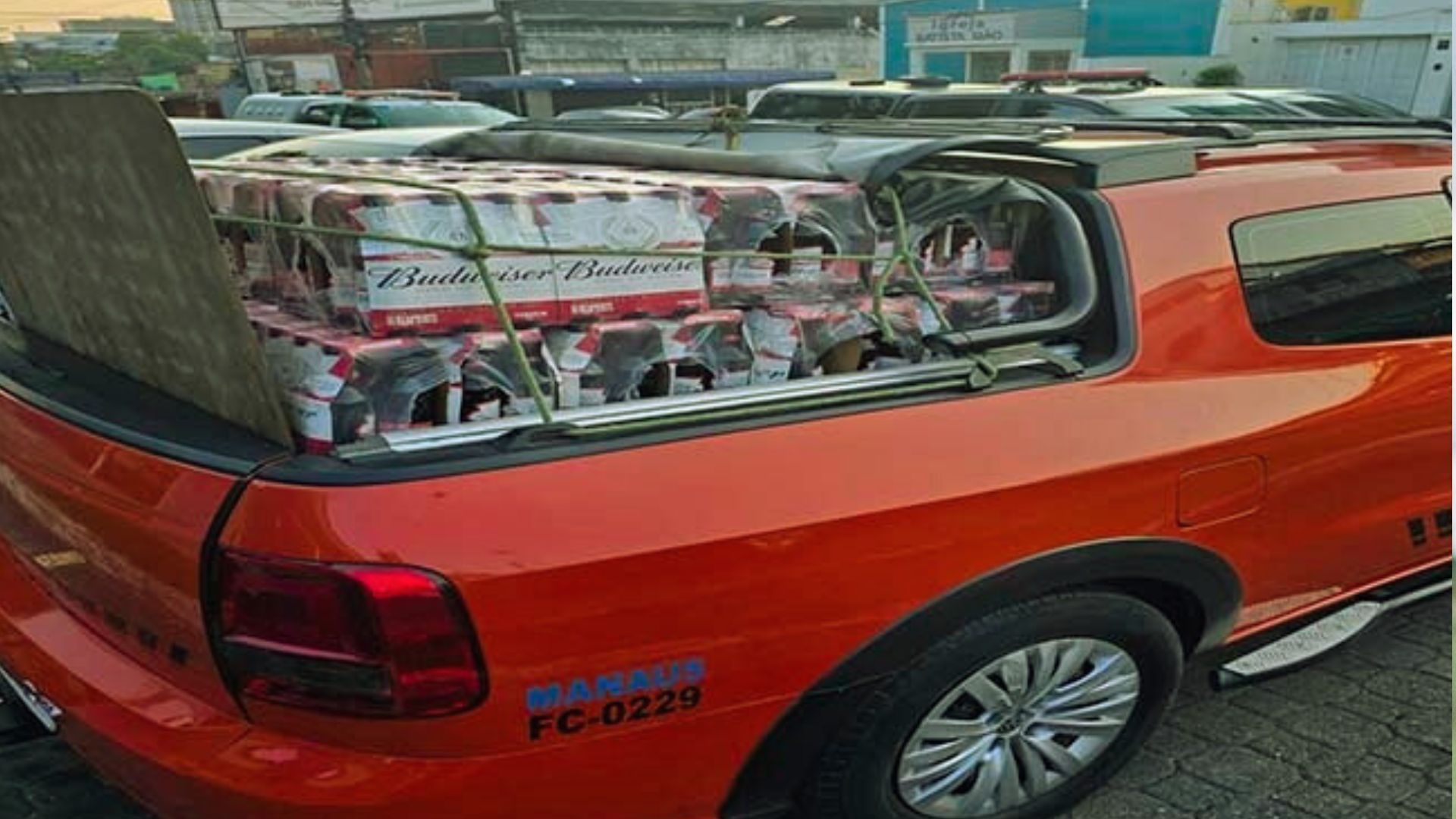 Polícia Militar do Amazonas prende funcionários de supermercado envolvidos em furto de caixas de cervejas