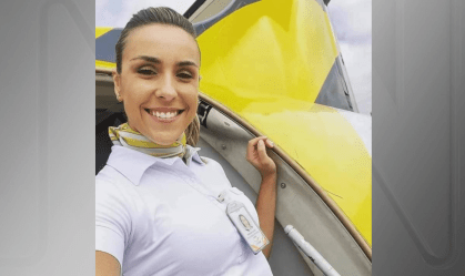Comissária Débora