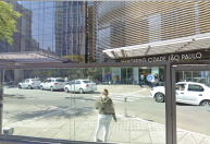 Tentativa de roubo em shopping de SP acaba com disparo efetuado por suspeito