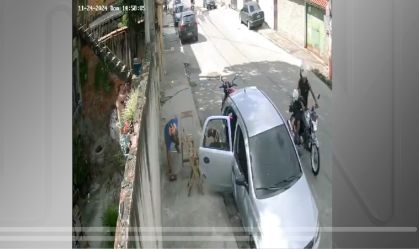 Vídeo: Homem joga pedras em criminosos para escapar de assalto no Rio