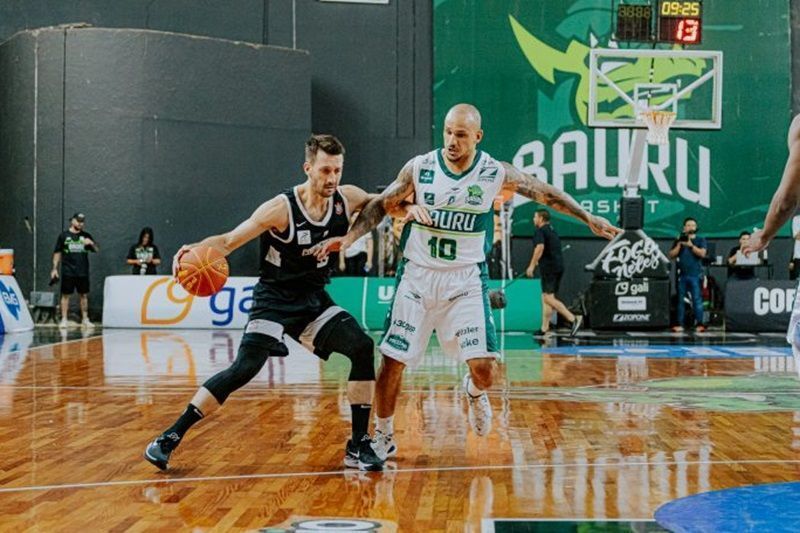 Corinthians e Bauru se enfrentam no NBB