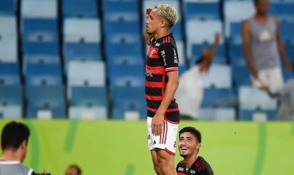 Com destaque da base, Flamengo vira contra o Cuiabá no apagar das luzes