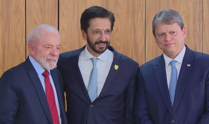 Da esquerda para a direita, Luiz Inácio Lula da Silva, Ricardo Nunes e Tarcísio de Freitas