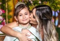 Deolane mostra resultado após filha tirar sobrancelha e cortar cabelo sozinha