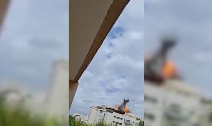 Vídeo: veja momento em que prédio israelense é atingido por foguetes lançados do Líbano