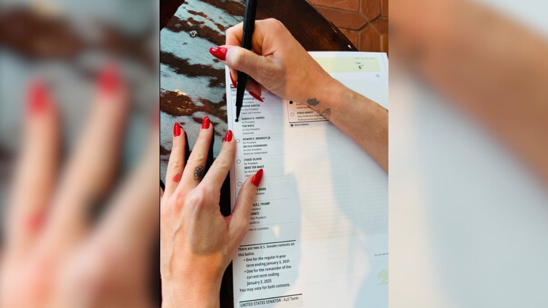 Katy Perry declara voto em Kamala
