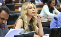 Após ameaças, Erika Hilton deve se reunir com diretor da PF nesta semana