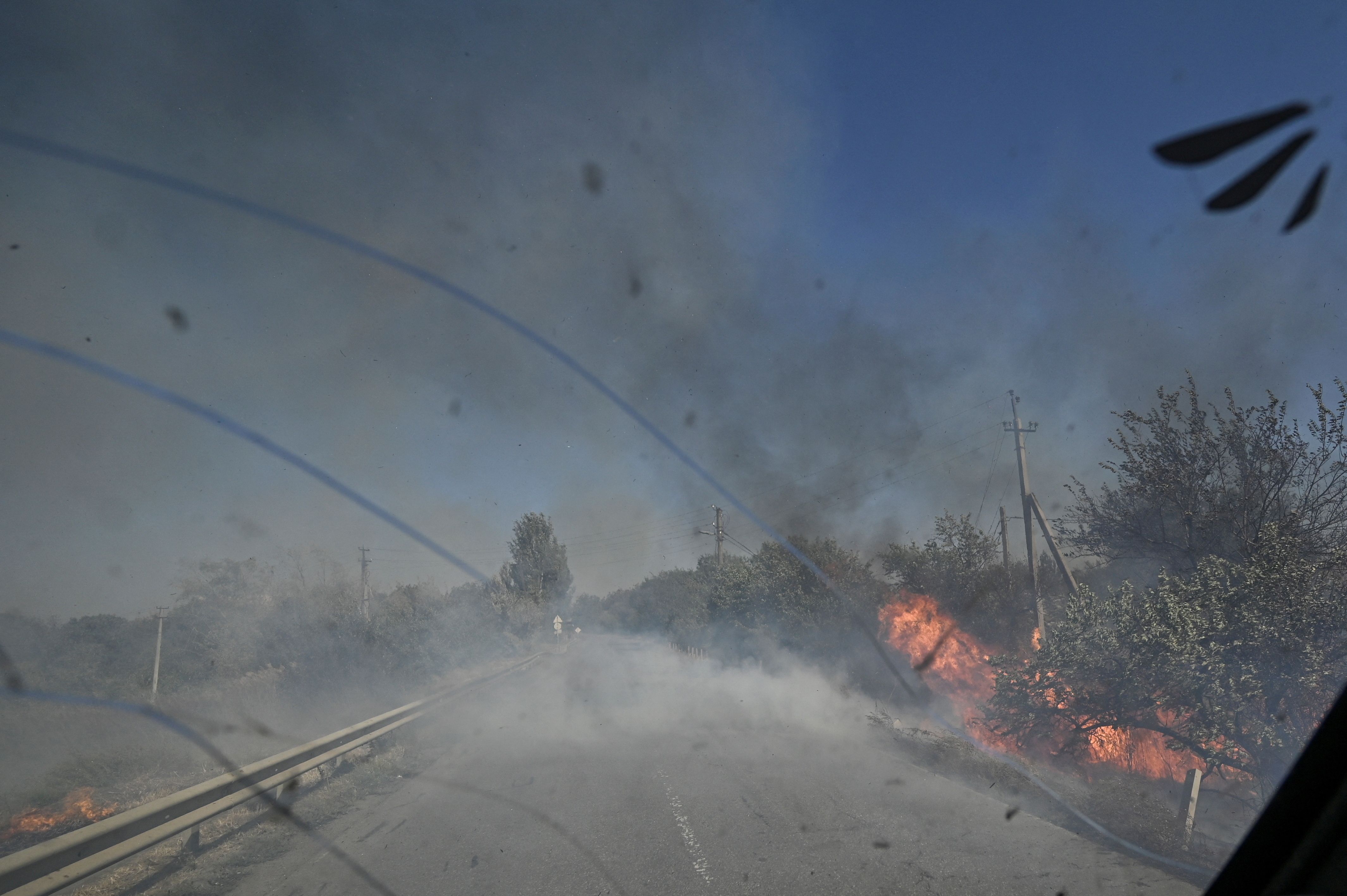Explosões aos arredores da cidade de Kurakhove, na região ucraniana de Donetsk.