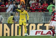 Flamengo e Atlético-MG empatam em noite inspirada de Everson pelo Brasileirão