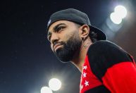 Retaliado, Gabigol marca presença no Maracanã e veste a camisa 10