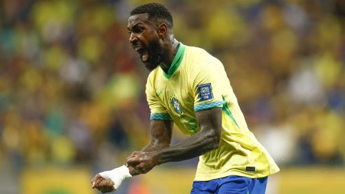 Gerson comemora gol de empate do Brasil contra o Uruguai nas Eliminatórias