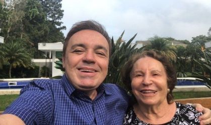 Mãe de Gugu Liberato é internada aos 95 anos com suspeita de AVC