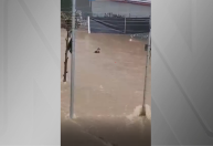Carapicuíba tem mais de 140 milímetros de chuva; homem foi arrastado pela enxurrada